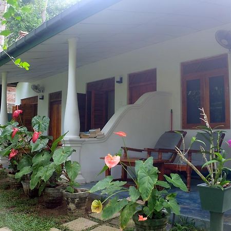Sansala Guesthouse & Restaurant Тангалле Екстер'єр фото