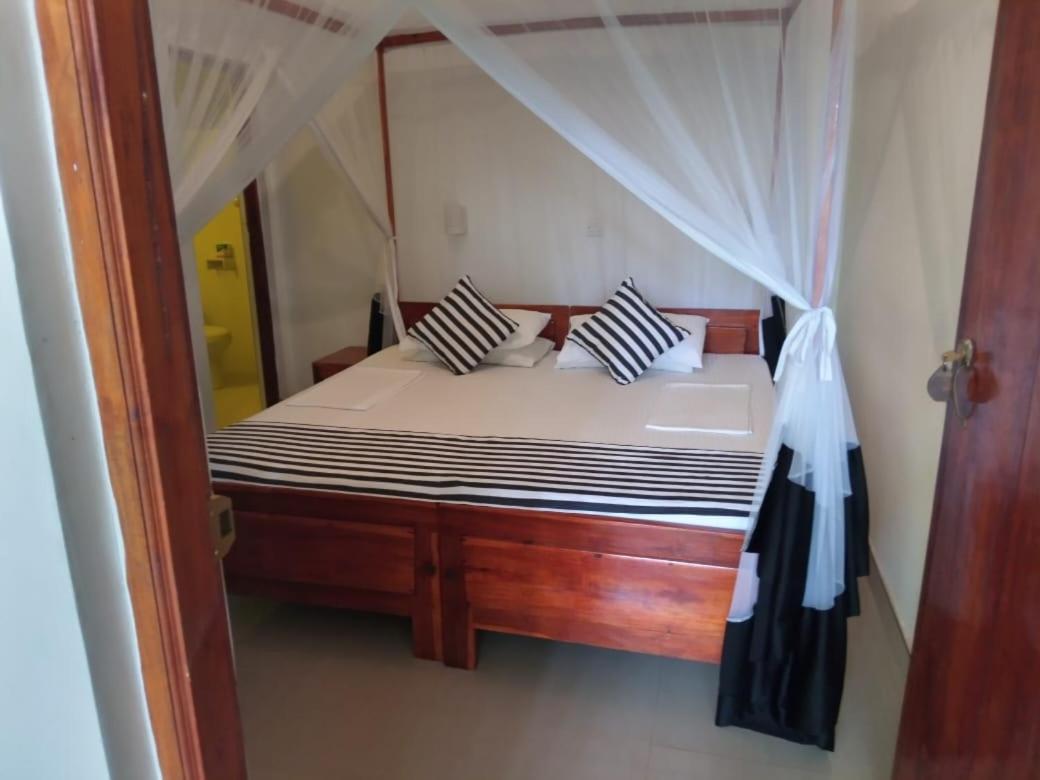 Sansala Guesthouse & Restaurant Тангалле Номер фото