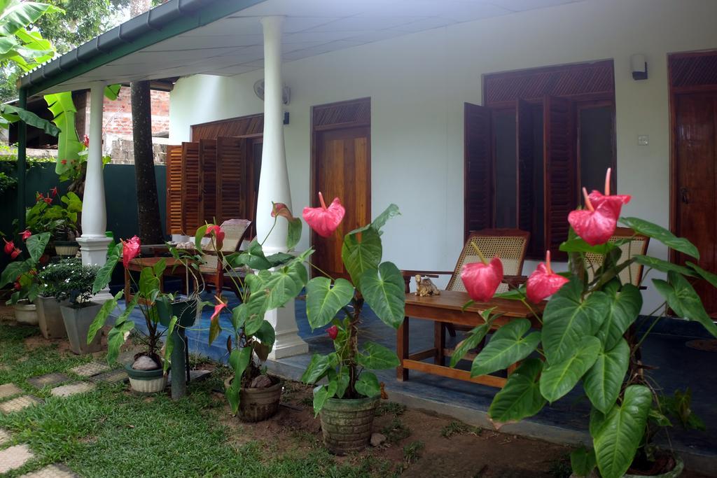 Sansala Guesthouse & Restaurant Тангалле Екстер'єр фото