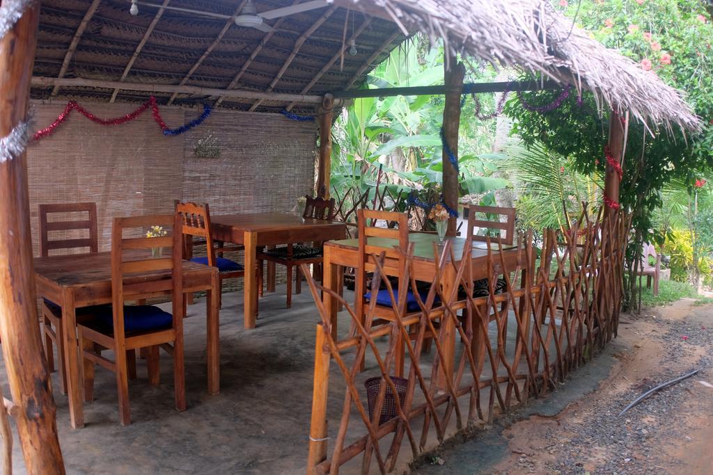 Sansala Guesthouse & Restaurant Тангалле Екстер'єр фото
